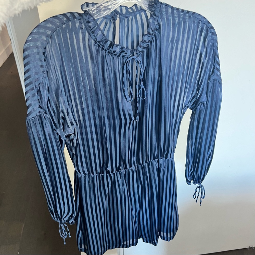 Beautiful Alice + Olivia Long Sleeved Romper